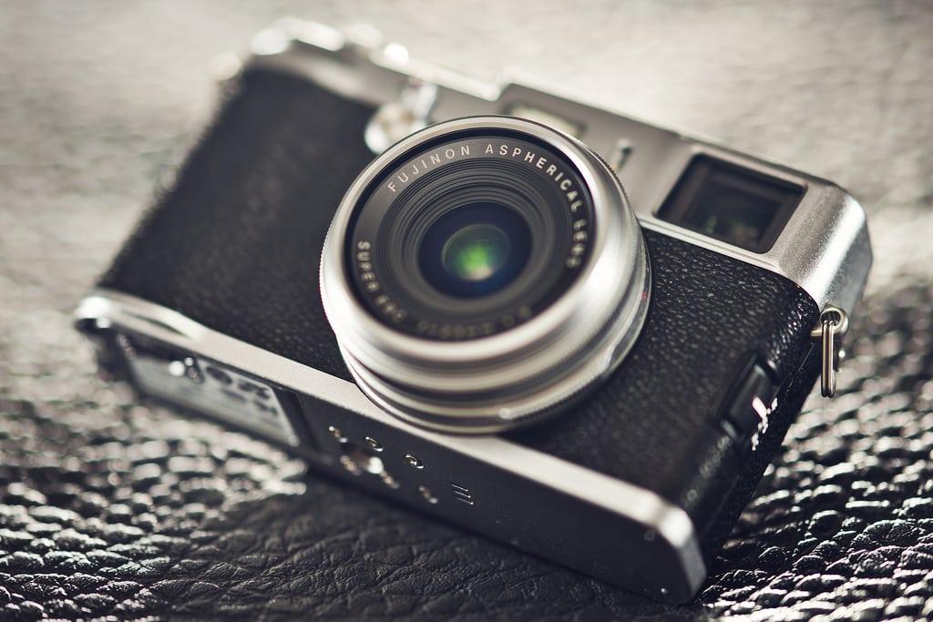 Hangi Aynasız Fotoğraf Makinesini Seçmelisiniz? kapak görseli